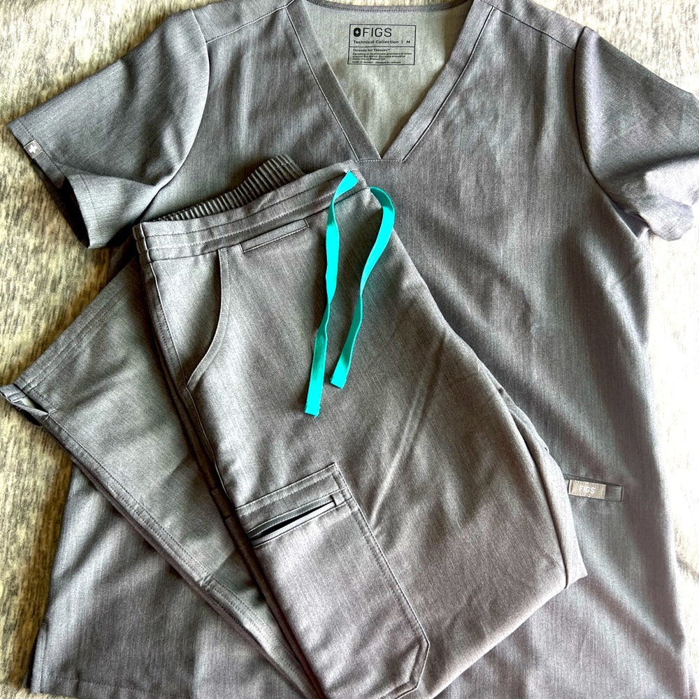 💕Figs scrub set size medium petite💕